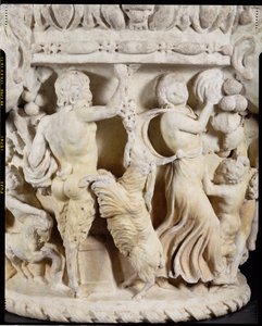 Chapiteau de colonne sculpté représentant Pan taquinant une chèvre cabrée avec une grappe de raisin et une ménade battant la mesure avec un tambourin (détail) - Hippolyte Lalaise Devéria