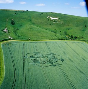 Cercle de culture dans un champ de blé, Milk Hill, Alton Priors, Vale of Pewsey, Wiltshire - Ferdinand Georg Waldmuller