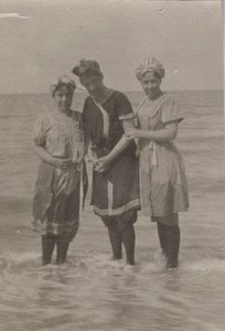 Détail, fête de baignade, Houlgate, septembre 1911