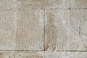 Code de Gortyne, inscription en grec. moitié du 5e siècle av. J.-C. - . .
