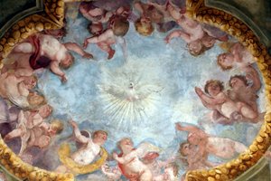 Saint-Esprit et anges. Fresque. Basilique Santa Maria delle Vigne. Gênes. Italie. - . .