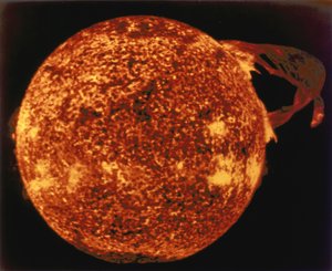 Grande éruption solaire vue en lumière ultraviolette extrême - Henry Charles Fehr