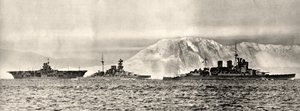 Navires HMS Ark Royal, HMS Malaya et HMS Renown quittant leur base à Gibraltar, vers 1940 - . .