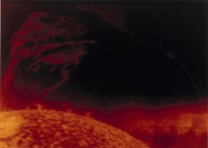 Éruption solaire vue en lumière hélium 3, photographiée depuis Skylab