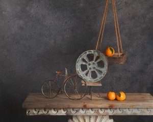 Nature morte rustique avec un vélo