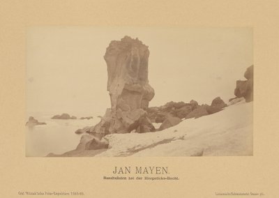 Jan Mayen, colonnes de basalte près de la baie de Hoopsticks - (Linienschiffs Lieutenant) Richard Basso
