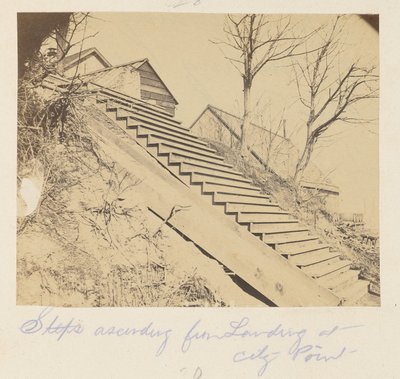 Montée des marches depuis le débarcadère de City Point - A.J. Russell