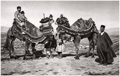 Pèlerins avec leurs chameaux en route vers Karbala, Irak, 1925 - A. Kerim