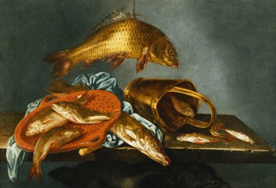 Un brochet, une carpe, une tanche et un gardon avec un tamis et un seau en laiton sur une corniche - Abraham Susenier