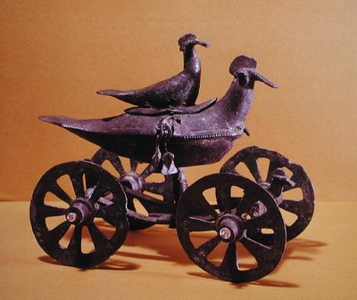 Char votif en forme de deux oiseaux, de Glasinac près de Sarajevo - Iron Age