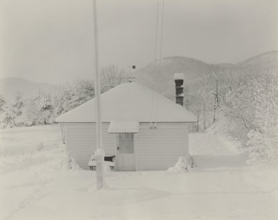 La première neige et la petite maison - Alfred Stieglitz