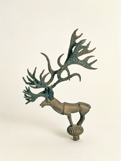 Terminal représentant un cerf, des tumulus funéraires de Pazyryk, Ve siècle av. J.-C. (cuir et bois) - Altaic School
