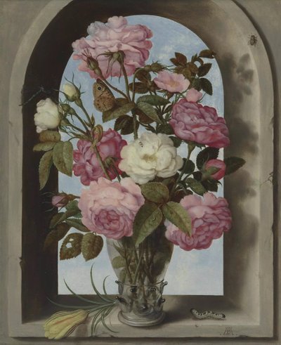 Néerlandais : Roses dans un Roemer, placées dans une fenêtre avec un crocus et une chenille Nature morte avec des roses dans un vase en verre - Ambrosius Bosschaert