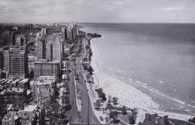 Chicago : Sheridan Road et Oak Street Beach, vue vers le nord depuis l