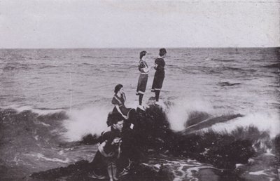 Old Orchard Beach, Maine : Vagues à Googins Rocks - American Photographer (after)