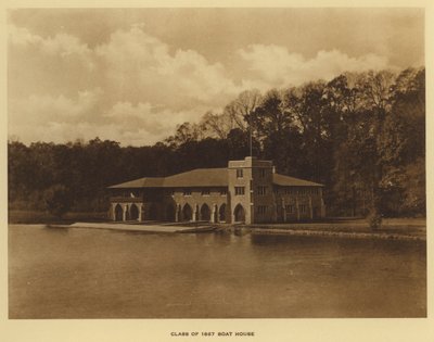 Université de Princeton : Maison des bateaux de la classe de 1887 - American Photographer (after)