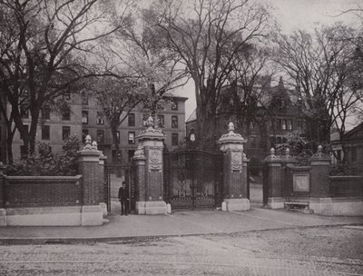 Providence, Rhode Island : Van Wickle Gate, Université Brown - American Photographer (after)