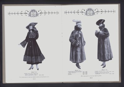 Double page du Théâtre de la Mode de la Fourrure - American Photographer (after)