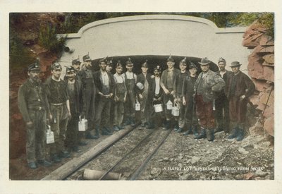Exploitation minière américaine : Un lot heureux, mineurs revenant du travail - American Photographer