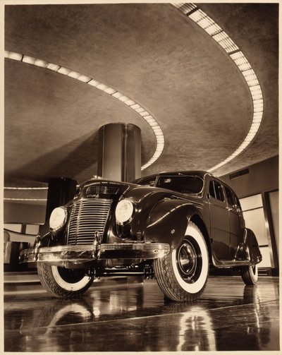 Chrysler Airflow Berline Quatre Portes, publié en 1937 (photo sépia) - American Photographer