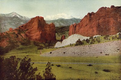 Porte, Jardin des Dieux, Colorado, Pikes Peak au loin - American Photographer