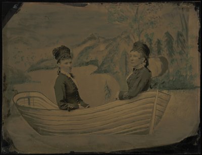 Portrait de deux femmes dans un bateau, années 1880 (photo) - American Photographer