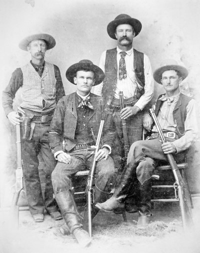 Rangers du Texas armés de revolvers et de fusils Winchester - American Photographer