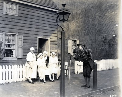 Crieur public sur la grande rue, 1926 - American Photographer