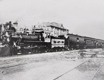 Train avec drapeaux - American Photographer