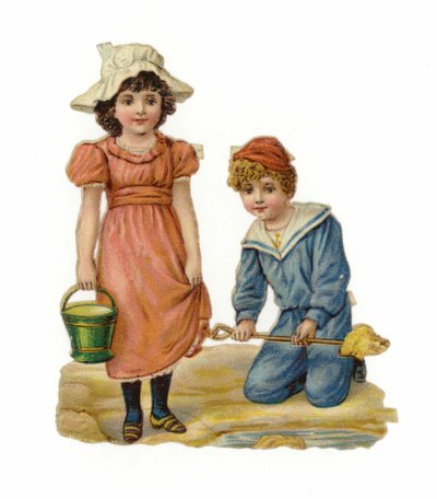 Fille et garçon construisant des châteaux de sable - American School