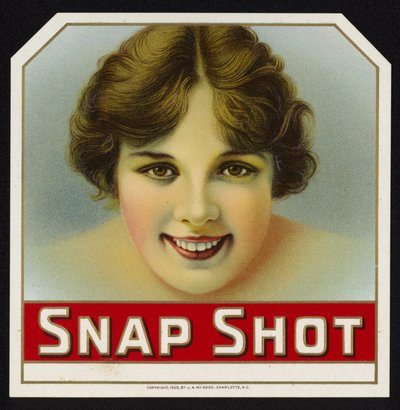 Femme attirante souriante - American School
