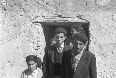 FAMILLE - Ando Gilardi
