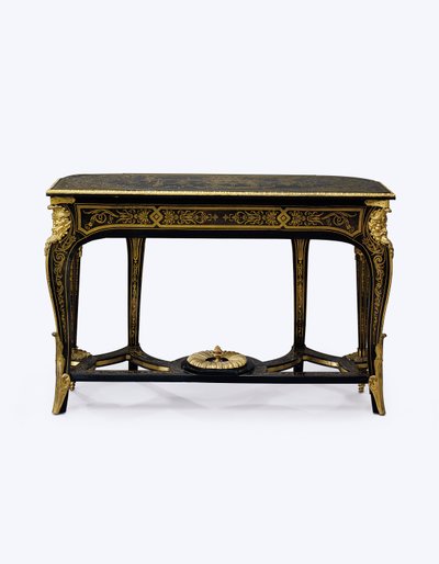 Une paire de tables de console en écaille de tortue brune montée en or moulu, vers 1710 - Andre Charles (attr. to) Boulle