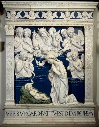 La Nativité. Représentation de la Sainte Trinité avec Dieu, Jésus-Christ et la colombe du Saint-Esprit. Haut-relief en céramique par Andrea della Robbia - Andrea Della Robbia