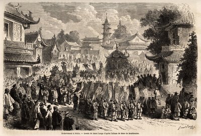 Un enterrement à Pékin, en tête du cortège, avancent les bannières avec des inscriptions de louanges, suivies d