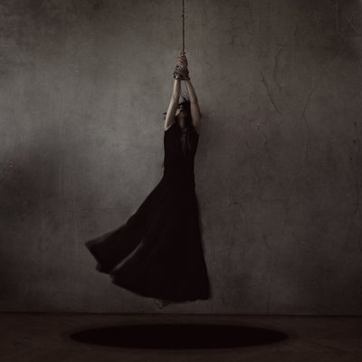 Une femme au-dessus du vide - Anja Matko