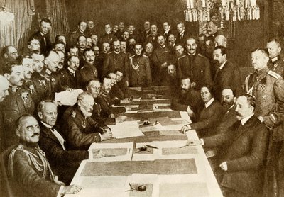 Première Guerre mondiale : signature du traité de paix de Brest-Litovsk le 03/03/1917 entre les Allemands et les Russes. L