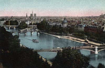 Paris : panorama de la Seine vers la Cathédrale Notre-Dame et l