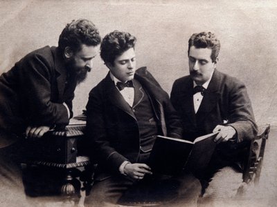 Portrait de (de g. à d.) Alberto Franchetti, Pietro Mascagni et Giacomo Puccini, compositeurs italiens. Photographie. Vers 1900. Collection privée - Anonymous Anonymous