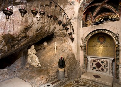 Vue de la grotte de Saint Benoît avec statue du saint réalisée par Antonio Raggi (ou Antonio Lombardo) (1624-1686). C