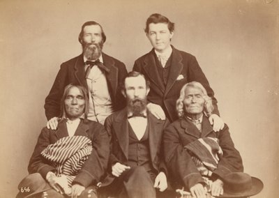 Alexander Gardner, William Henry Jackson et Antonio Zeno Shindler avec les délégués pueblos Alejandro Padilla, gouverneur d