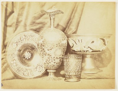 [Plats avec motifs émaillés] - Augustus W. Franks