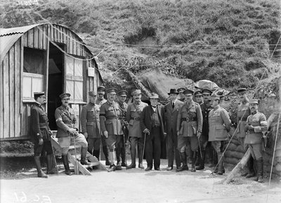 M. Georges Benjamin Clemenceau, Premier ministre français, visitant la 4e division, une visite unique sur le front australien, 7 juillet 1918 - Australian Photographer