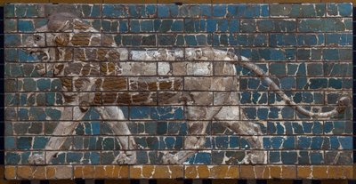 La Voie Processionnelle de Babylone érigée sous le règne de Nabuchodonosor II (605-562 av. J.-C.) : détail de la Porte d