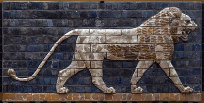 La Voie processionnelle de Babylone érigée sous le règne de Nabuchodonosor II (605-562 av. J.-C.) : détail de la porte d