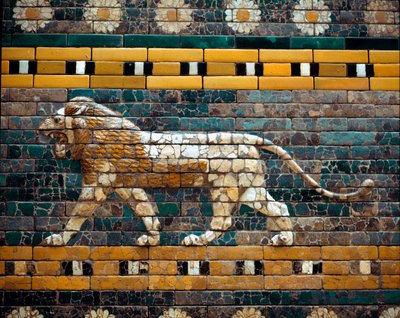 Vue de la Voie des processions de Babylone en tuiles émaillées: lion marchant, animal sacré d