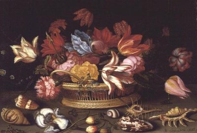 Un panier de fleurs avec des coquillages sur un rebord - Balthasar van der Ast
