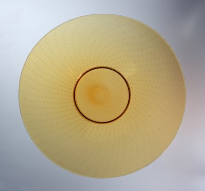 Plat en ambre avec motif de bulles incluses, fabriqué par James Powell & Sons, c.1938 - Barnaby Powell