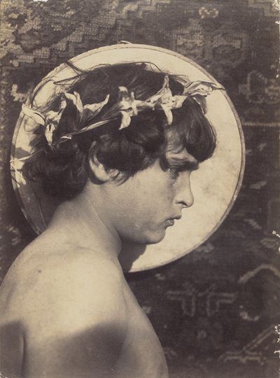 [Garçon sicilien avec couronne de lys et auréole] - Baron Wilhelm von Gloeden
