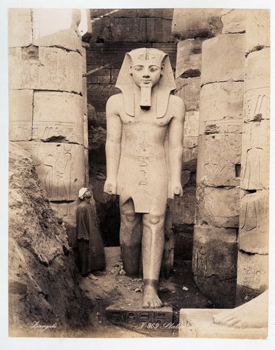 Une statue de Ramsès à Louxor - Brothers Zangaki